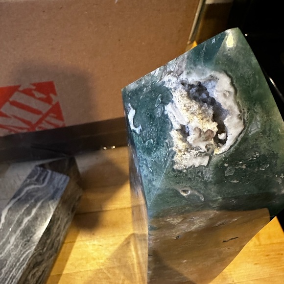 2X Natural Stone Obelisk Large - Home Decor - Picture 4 of 7